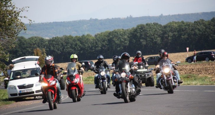 Březenská pouť a motosraz Poláky (97).JPG